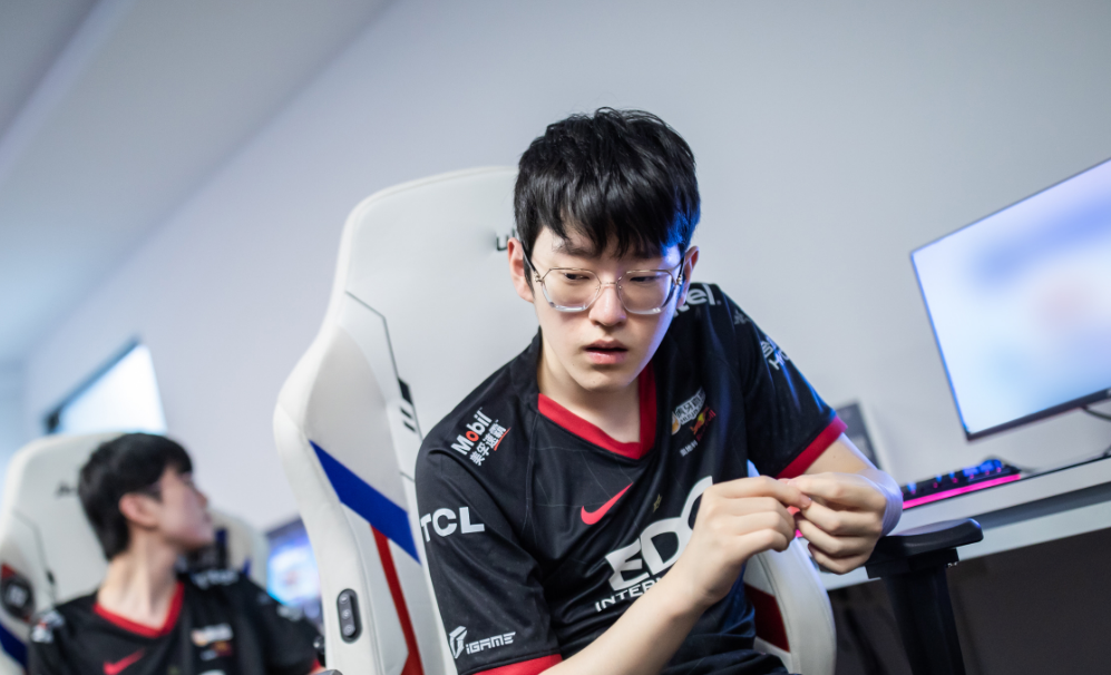 九游手游平台-Rookie连续十五场比赛得分超过反败为胜，掘金不断突破！再创辉煌时刻-九游手游平台