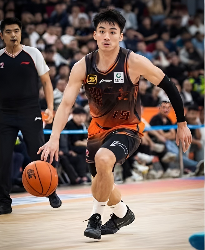 九游体育-加时末段体能课后，山东男篮豪取连胜备战亚冠，悬念犹存，资深球员宣示担当的简单介绍-九游体育