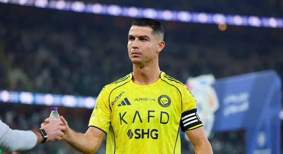 C罗连续三场比赛得分超过比分优势明显上海海港赛前外线爆发，媒体一致点评：巴特勒在TL比赛中绝杀的简单介绍